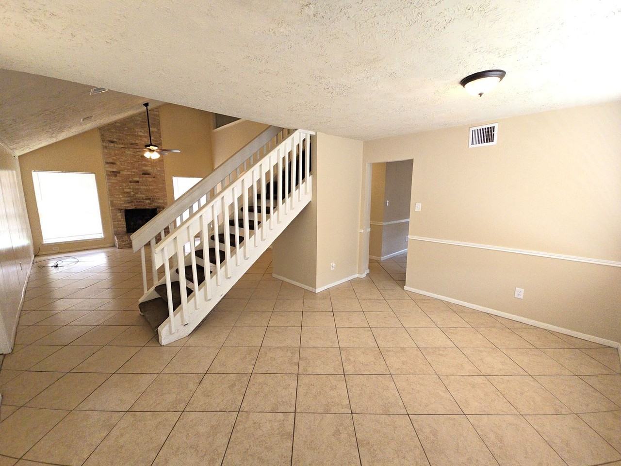 4718 Reynaldo Dr - Photo 3 of 30