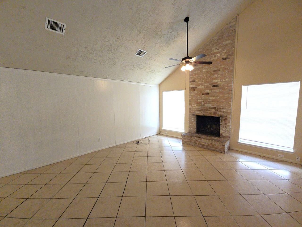 4718 Reynaldo Dr - Photo 4 of 30