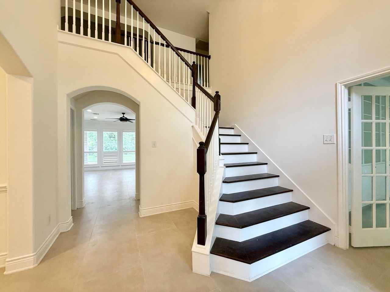 8431 Big Bend Dr - Photo 3 of 27