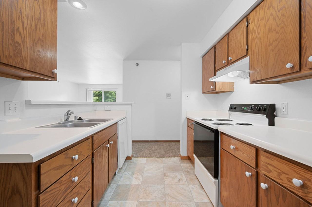 2021 Barton Avenue - Photo 3 of 36