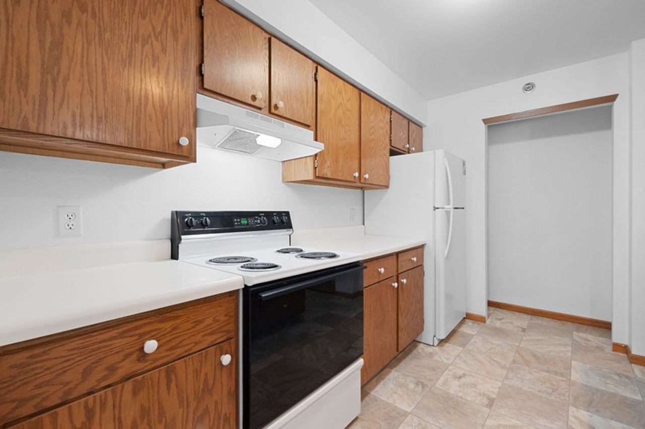 2021 Barton Avenue - Photo 4 of 36