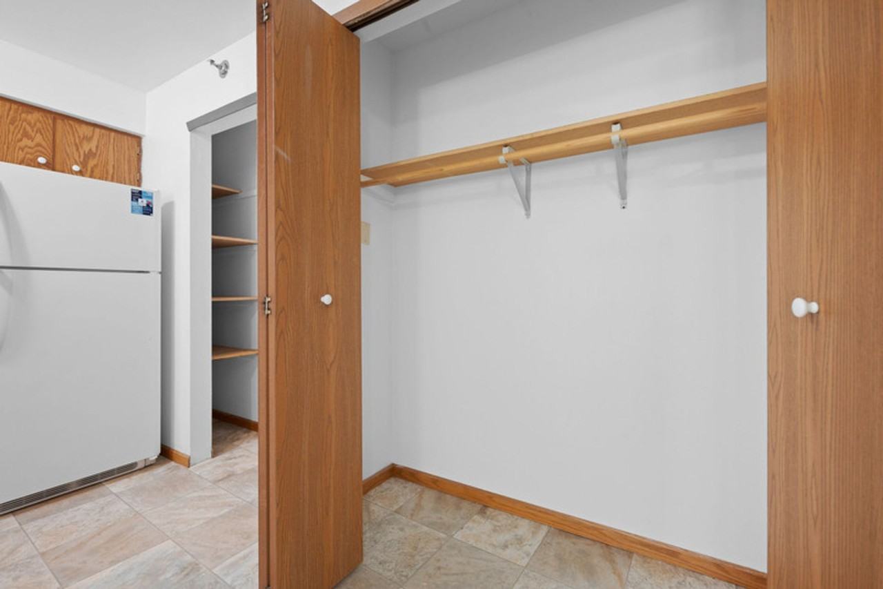 2021 Barton Avenue - Photo 6 of 36