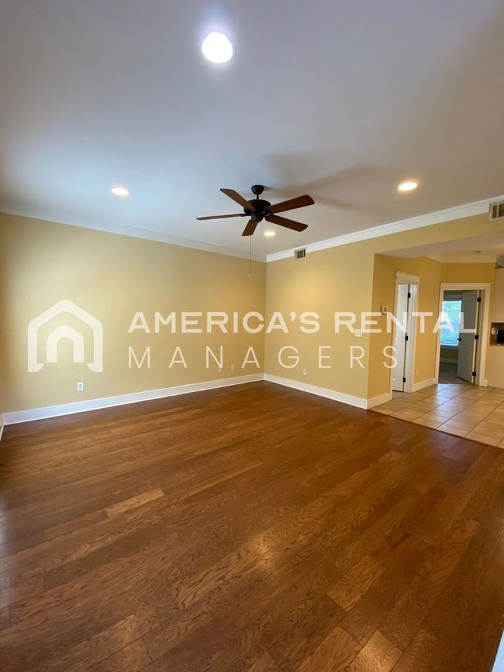 502 16th St #6 - Photo 2 of 19