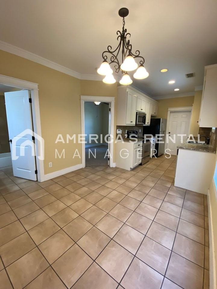 502 16th St #6 - Photo 5 of 19