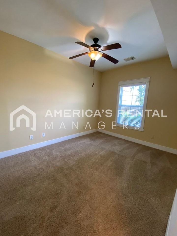 502 16th St #6 - Photo 6 of 19