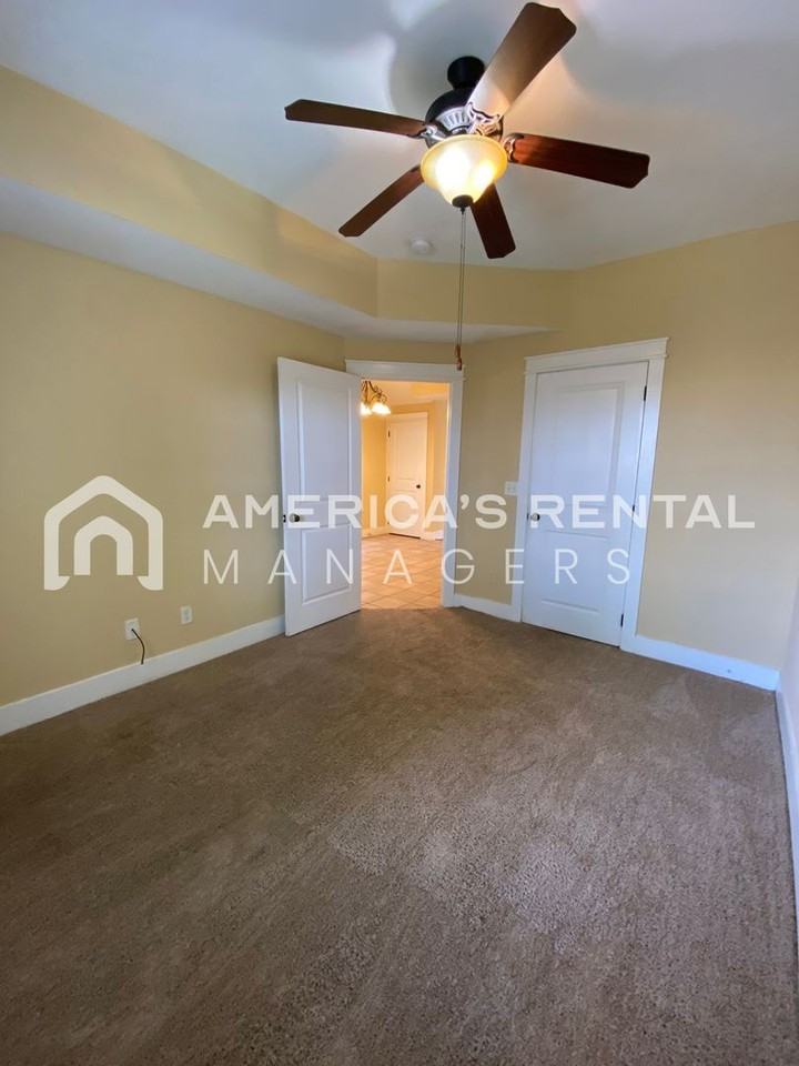 502 16th St #6 - Photo 7 of 19