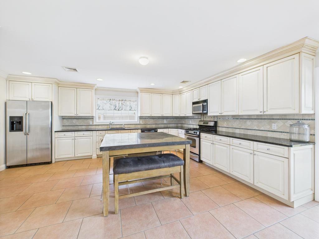 136 Dow Ave - Photo 3 of 34