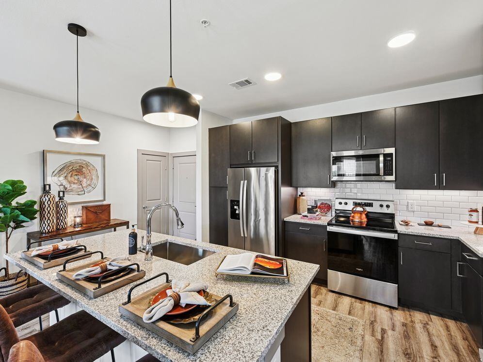 Avalon Benbrook - Photo 2 of 37