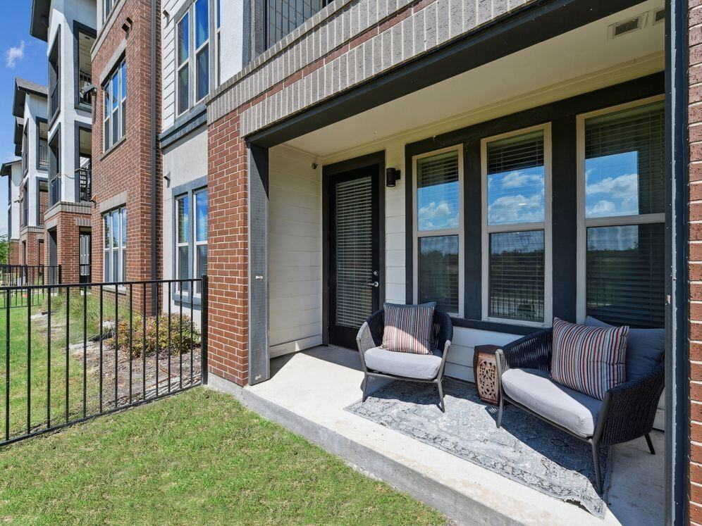 Avalon Benbrook - Photo 6 of 37