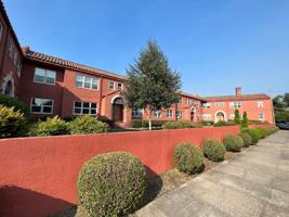 featured image of 2437 Ne Hoyt St