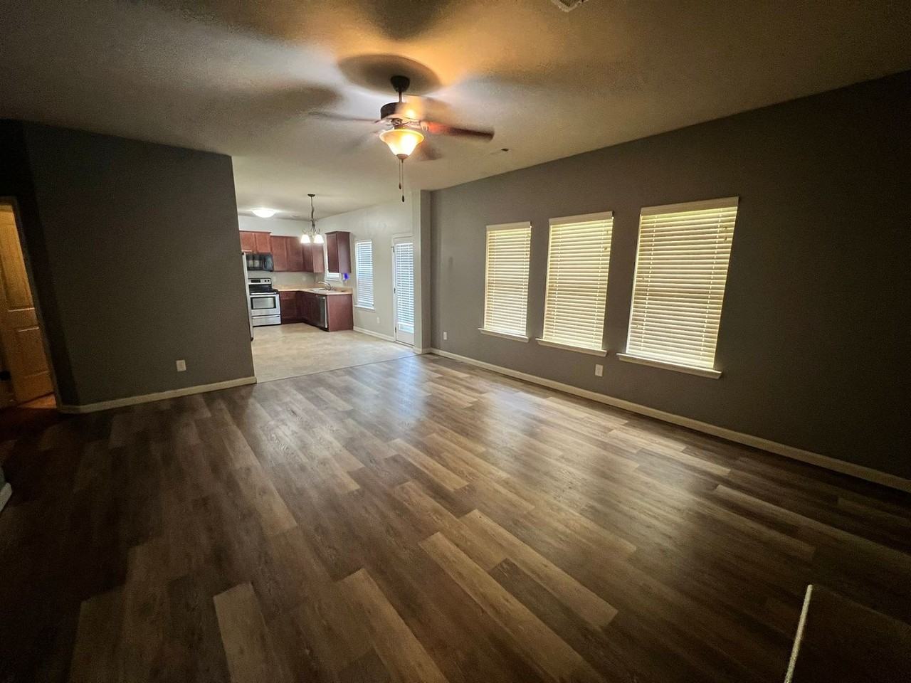 15 Churchhill Dr - Photo 7 of 32