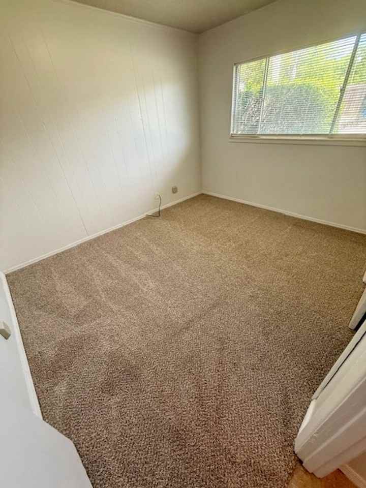 594 Florosa Ct - Photo 3 of 15