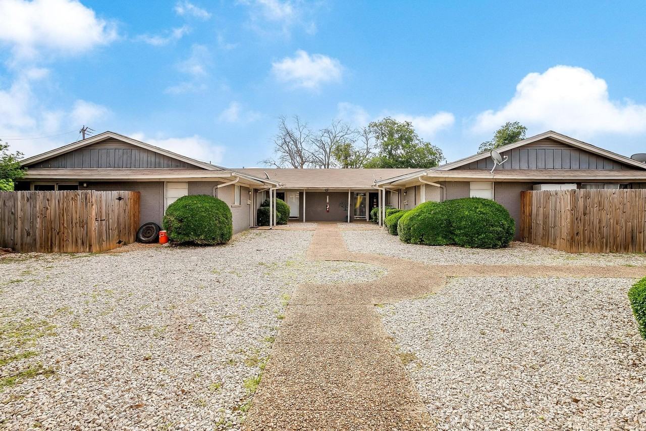 200 N Tarrant St - Photo 2 of 9