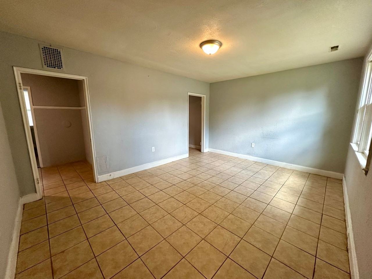 652A Miller Rd - Photo 2 of 7