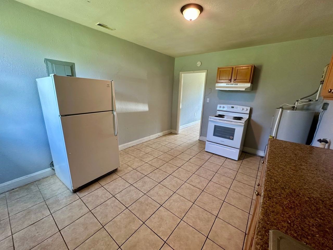 652A Miller Rd - Photo 3 of 7