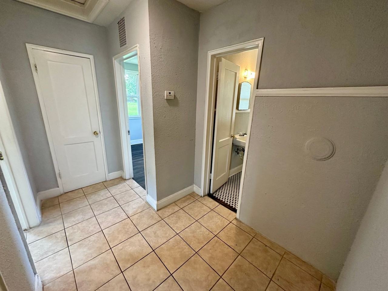 652A Miller Rd - Photo 4 of 7