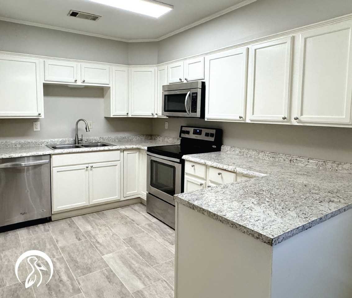 538 Woodhaven Dr - Photo 2 of 7