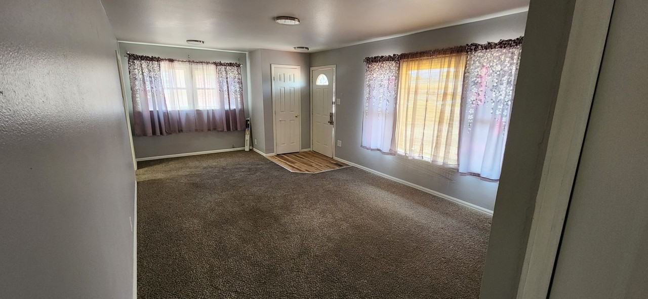 2016 Hollywood Dr - Photo 3 of 18