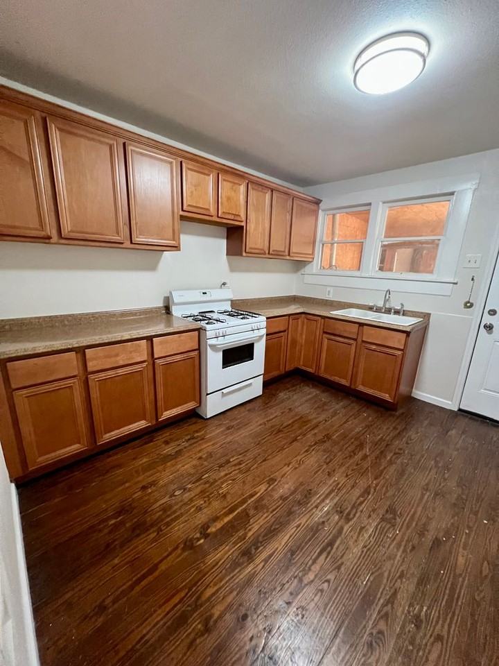 2121 Tampico St - Photo 3 of 11