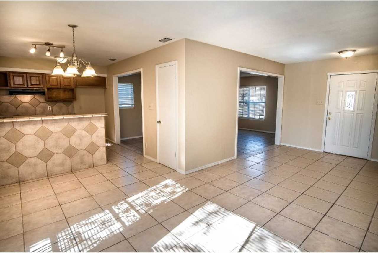 6916 Shady Grove Dr - Photo 3 of 18