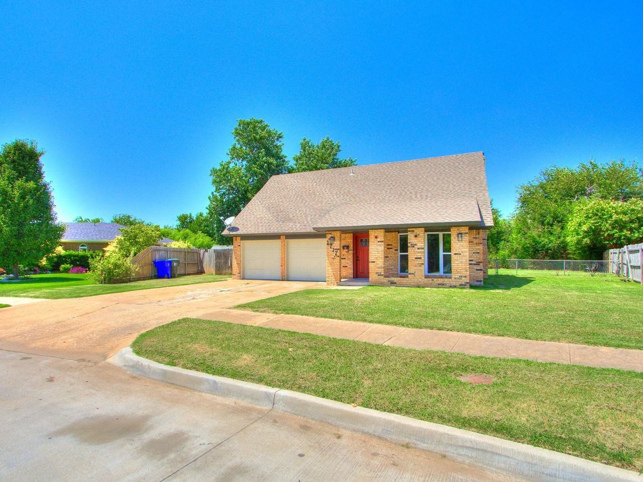 1717 Camelot Dr - Photo 2 of 31