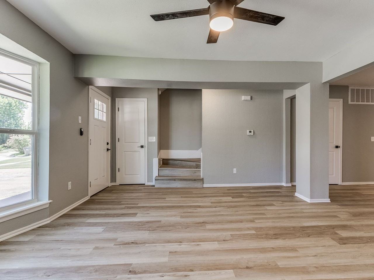 1717 Camelot Dr - Photo 3 of 31