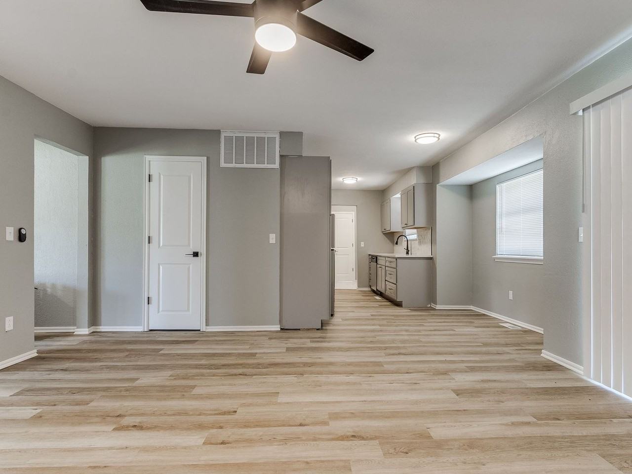 1717 Camelot Dr - Photo 6 of 31