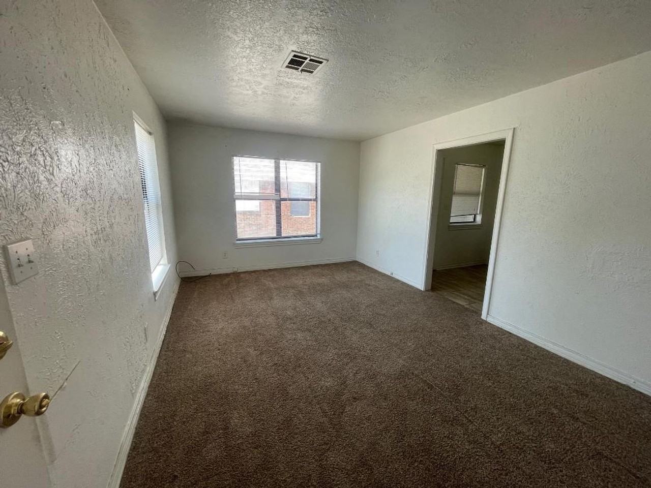 1025 Arkansas St - Photo 2 of 11