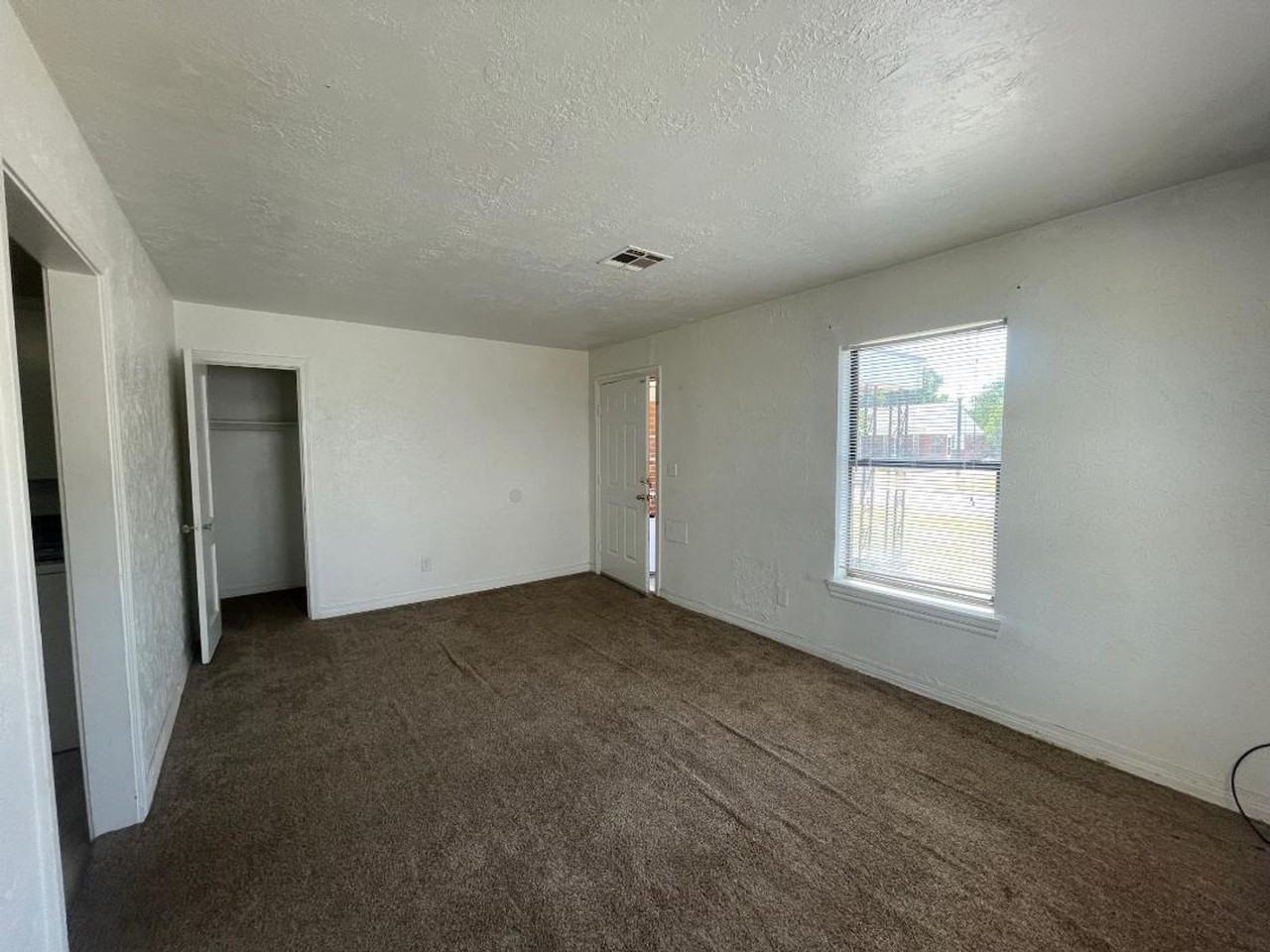 1025 Arkansas St - Photo 3 of 11