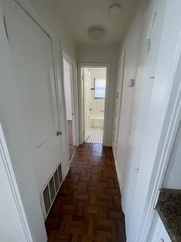 1025 Arkansas St - Photo 7 of 11