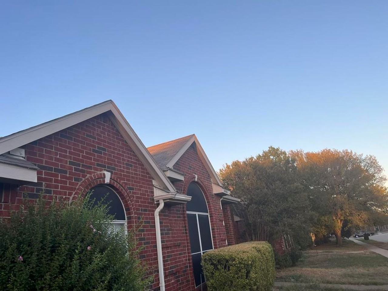 4408 San Mateo Ln - Photo 2 of 16