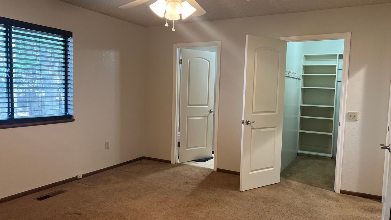 13973 Jarvis Cir - Photo 3 of 48