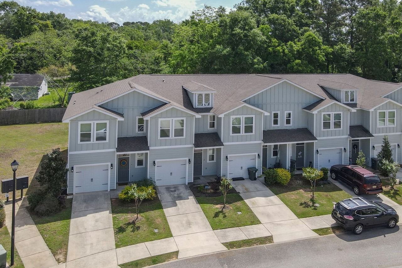 25806 Pollard Rd - Photo 2 of 34