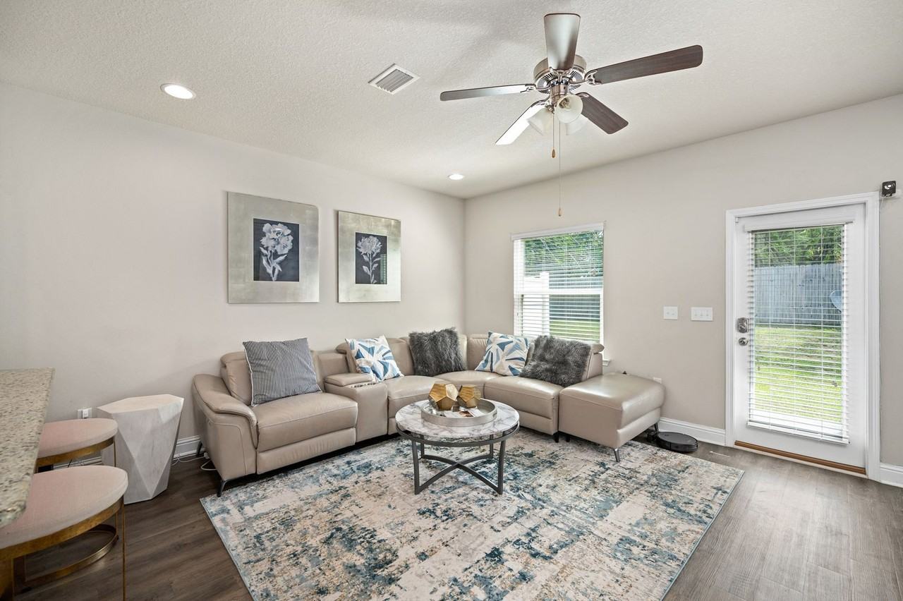 25806 Pollard Rd - Photo 6 of 34