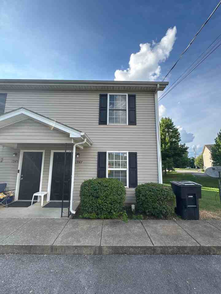 1947 Corsica Ct - Photo 2 of 21