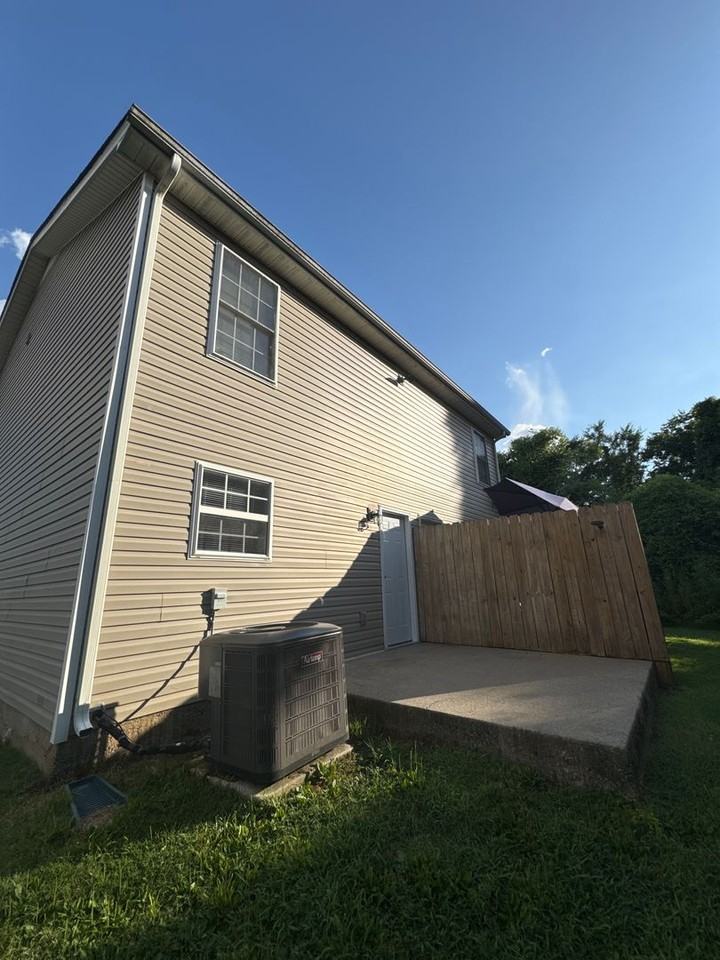 1947 Corsica Ct - Photo 4 of 21