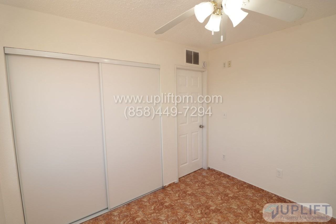 7746 Bloomfield Rd - Photo 3 of 16