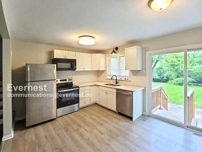 6305 E 120th Ter - Photo 2 of 23