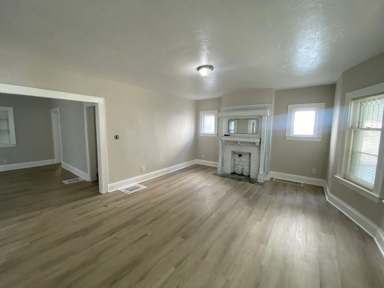 10721 Columbia Ave - Photo 3 of 23