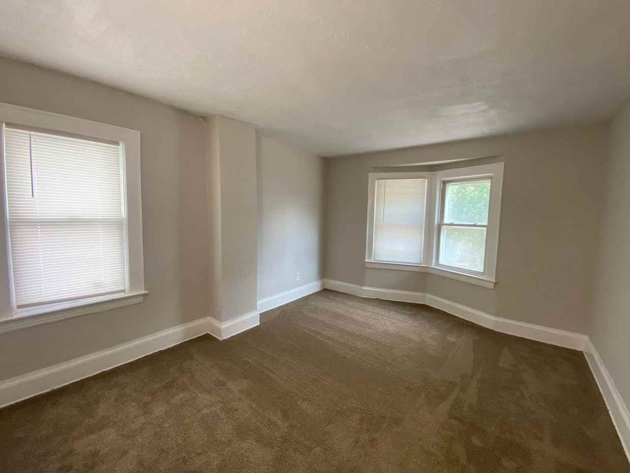 10721 Columbia Ave - Photo 5 of 23