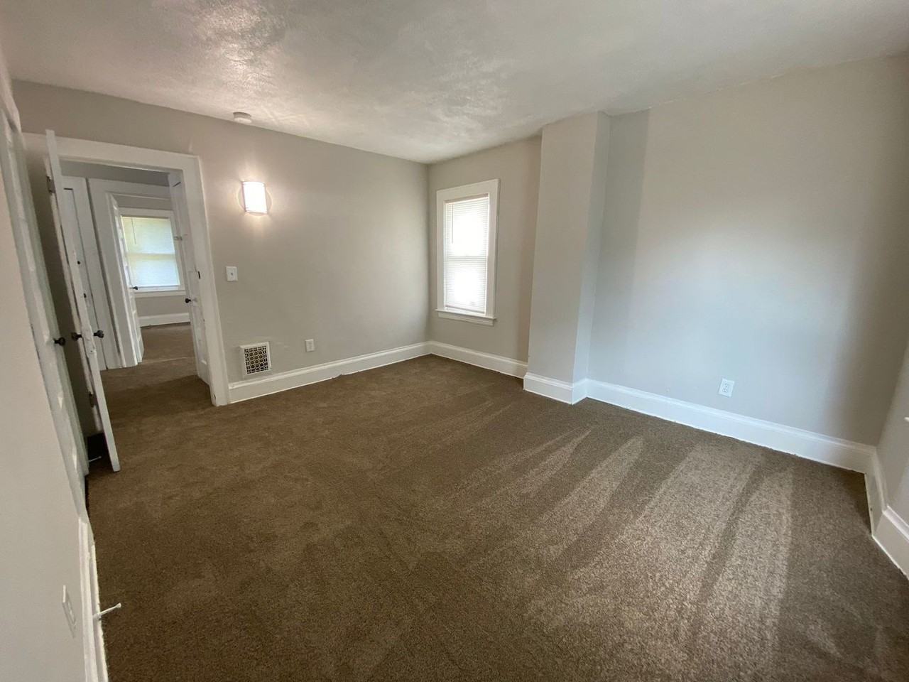 10721 Columbia Ave - Photo 7 of 23