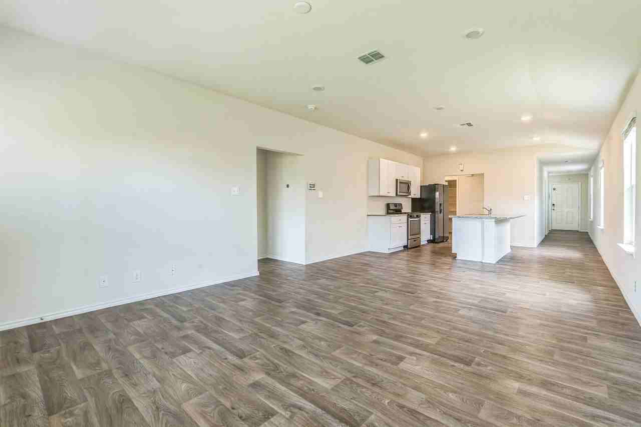 4307 Lake Ritter St - Photo 5 of 20