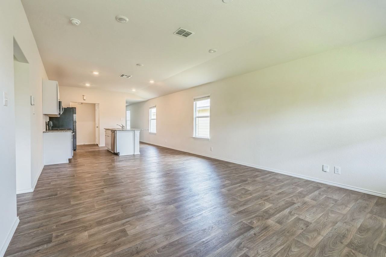 4307 Lake Ritter St - Photo 6 of 20