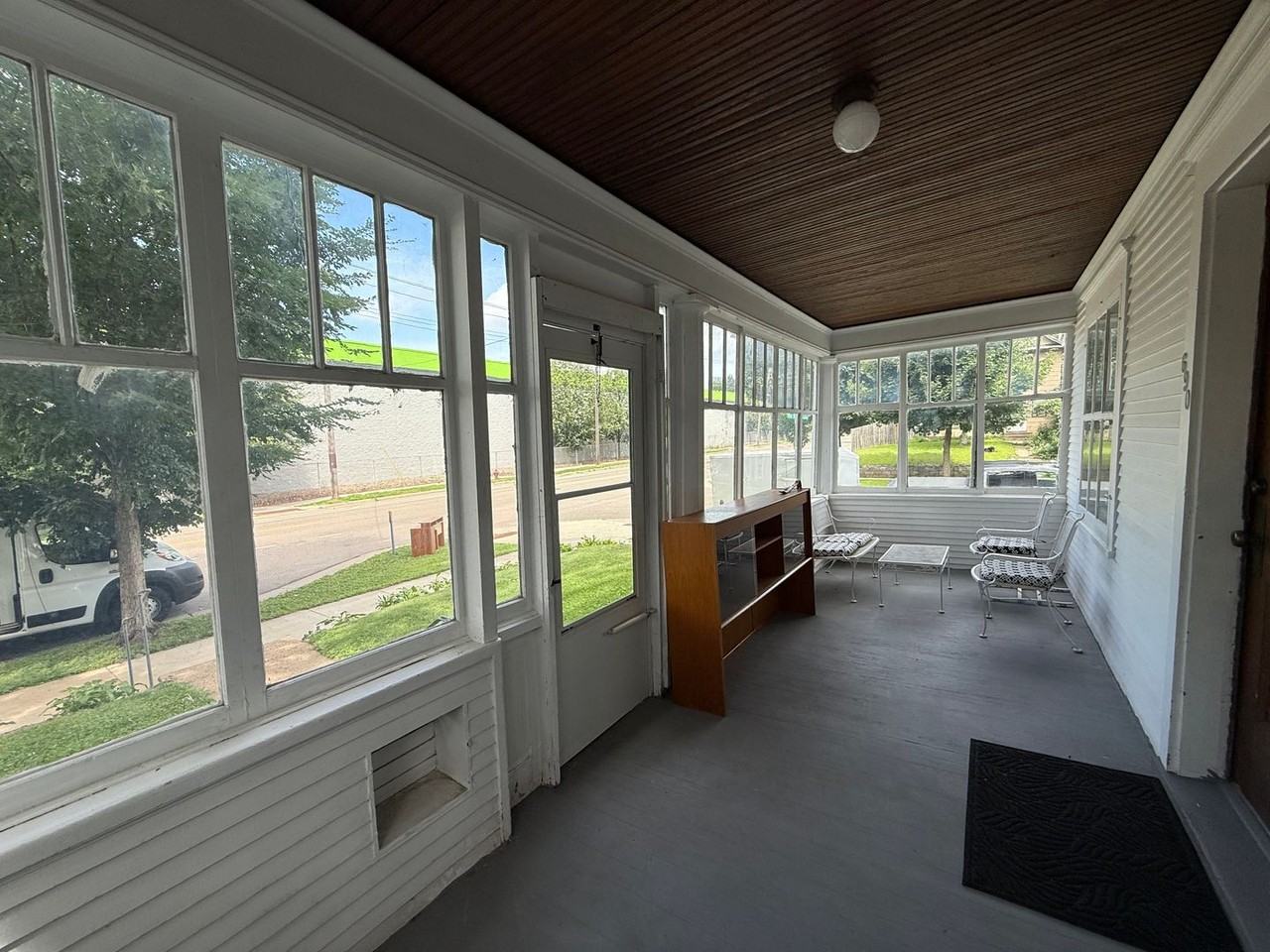 688 Fairview Ave N - Photo 2 of 23