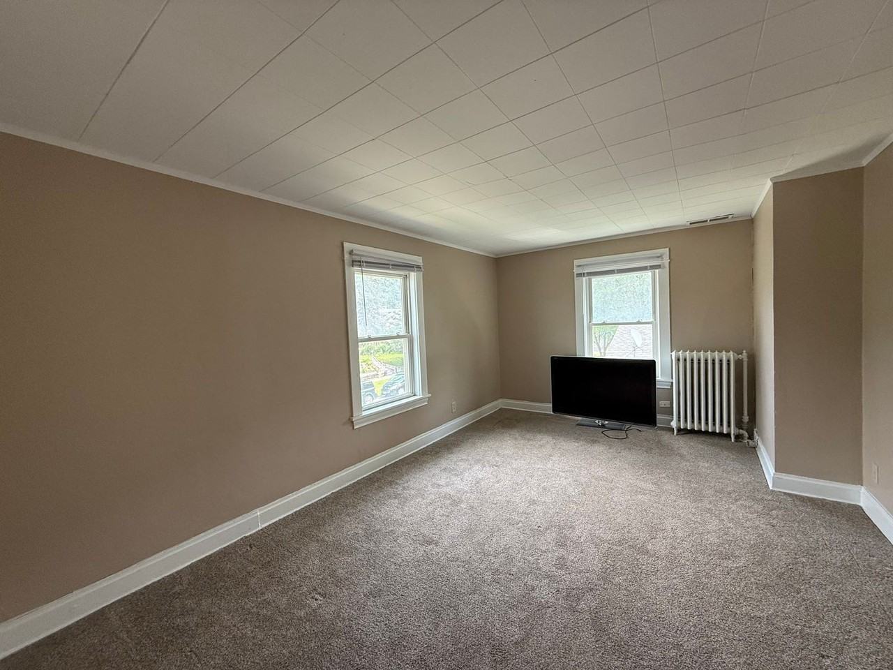 688 Fairview Ave N - Photo 3 of 23