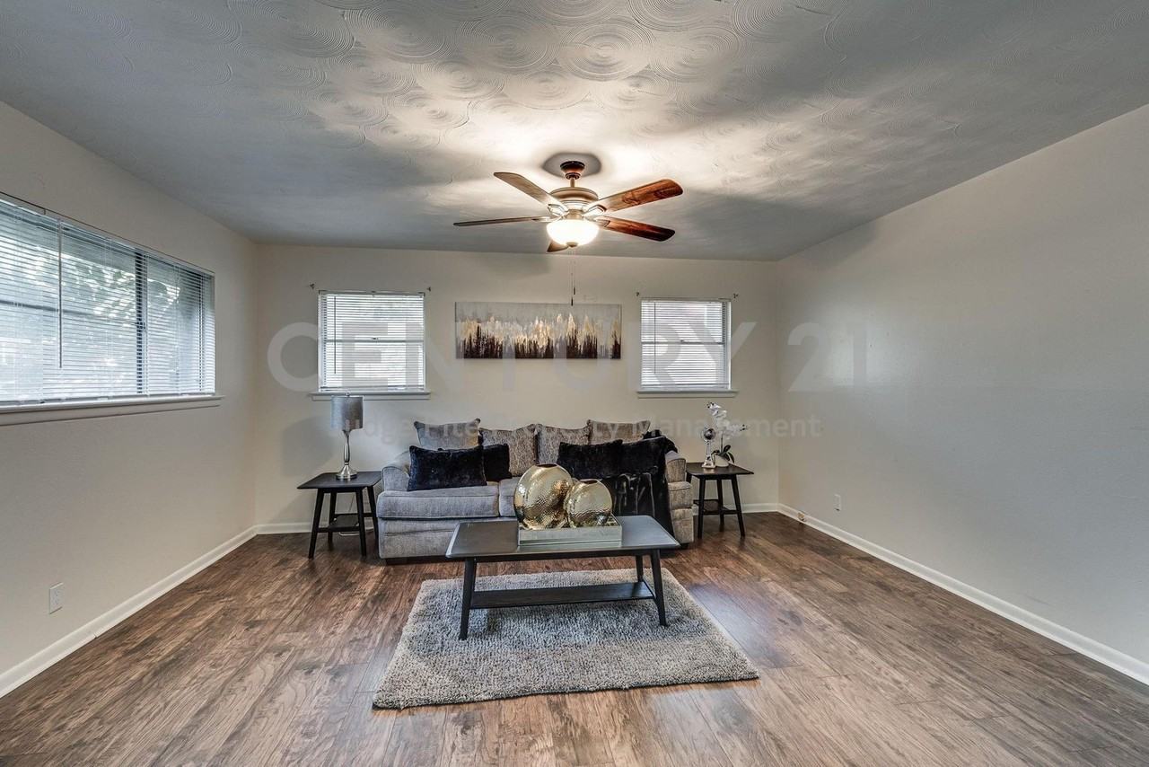 3511 Burlingdell Ave - Photo 2 of 11