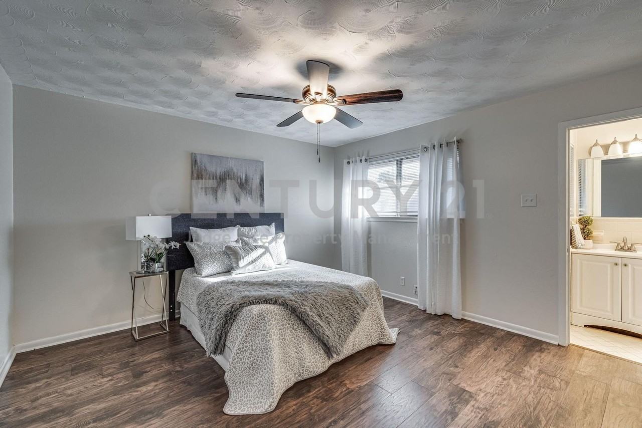 3511 Burlingdell Ave - Photo 3 of 11