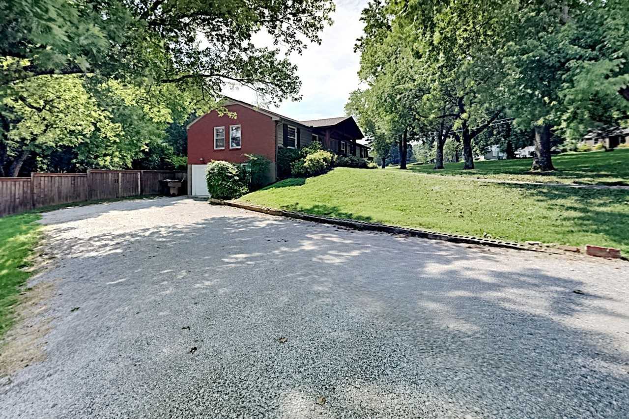 534 Whispering Hills Dr - Photo 2 of 25