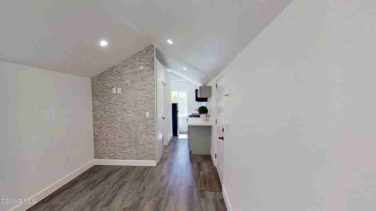 959 959 Rancho Road 1/2 - Photo 2 of 10