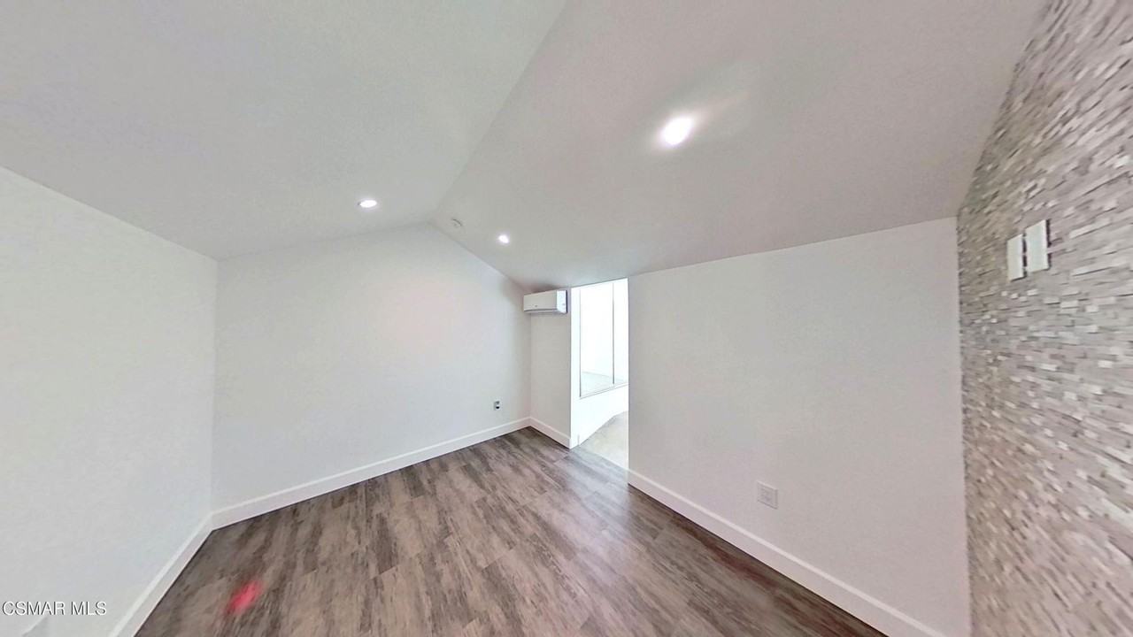 959 959 Rancho Road 1/2 - Photo 3 of 10